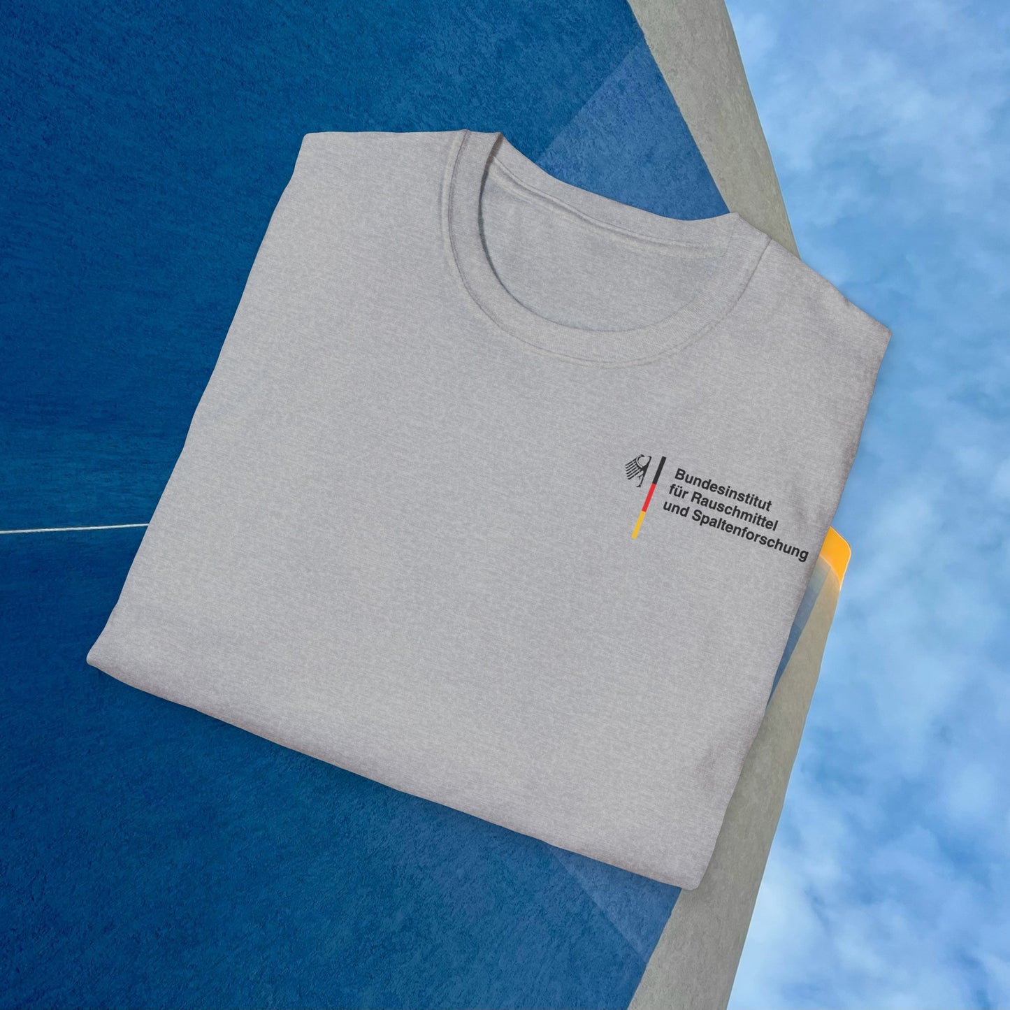 Bundesinstitut für Rauschmittel und Spaltenforschung Premium-Shirt by hauptstadt.memes