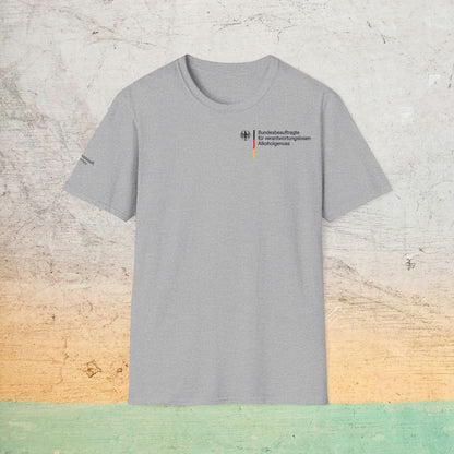 Bundesbeauftragte für verantwortungslosen Alkoholgenuss Premium-Shirt by hauptstadt.memes